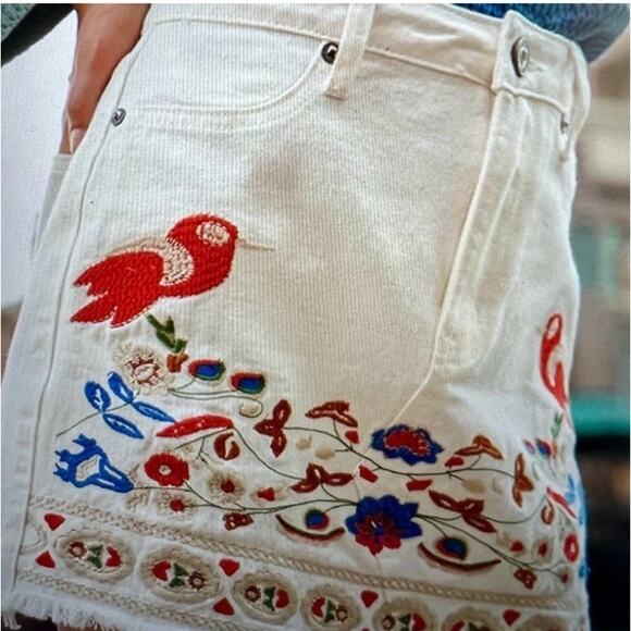 UMGEE Sz Large White Denim Mini Skirt Floral Embroidered Birds Boho Raw Hem Fall - Picture 2 of 13